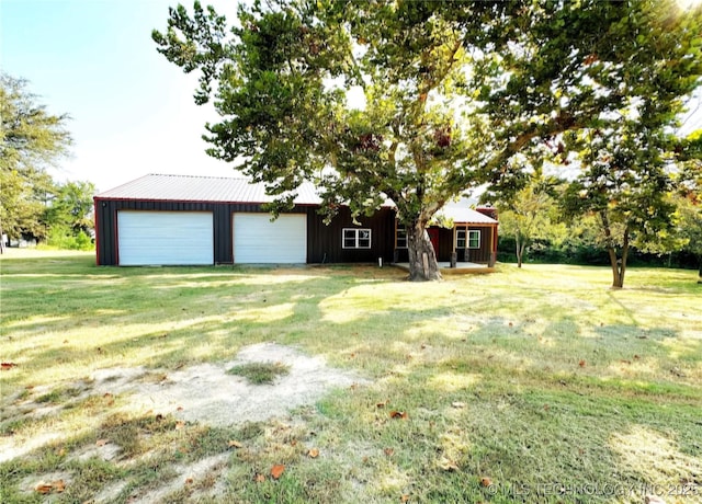 view of front of home featuring a garage and a front lawn