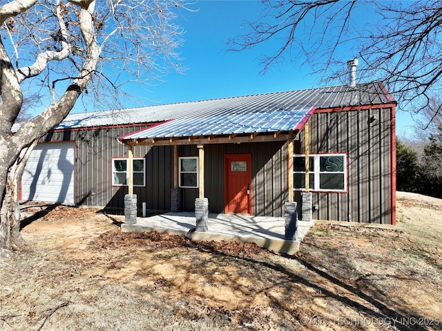 view of front of house featuring a garage and a porch