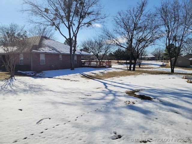 view of yard layered in snow