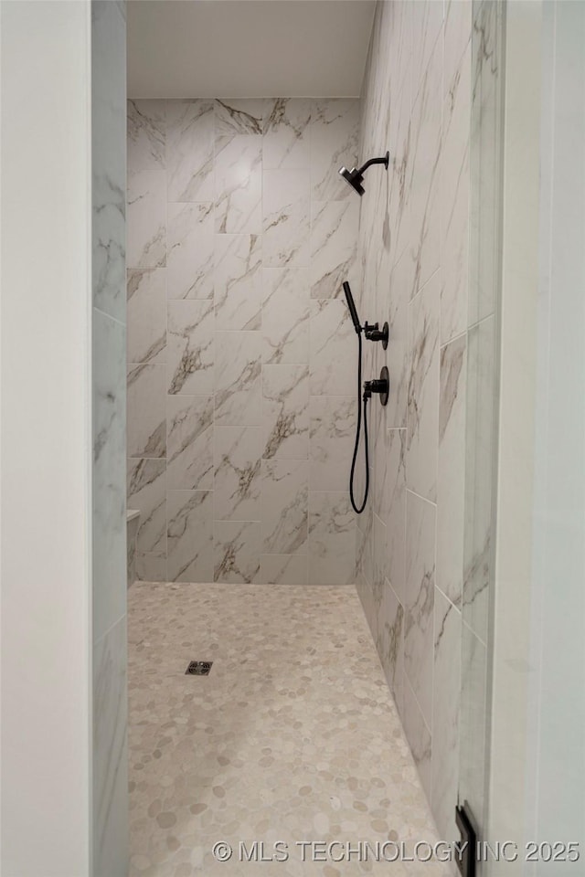 bathroom featuring tiled shower