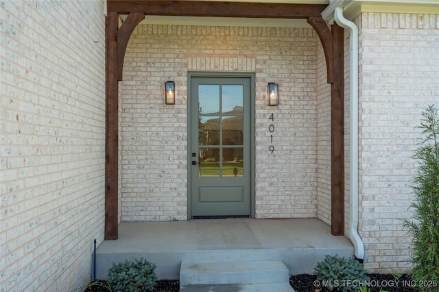 property entrance with covered porch