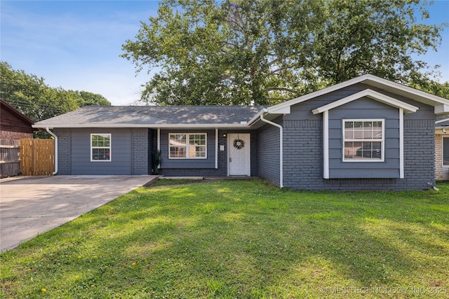 single story home with a front lawn