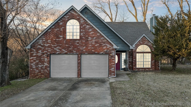 view of front property featuring a garage