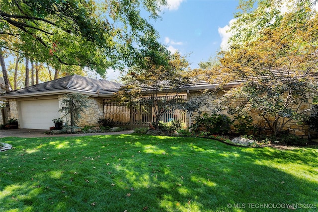 view of front of house featuring a front yard and a garage