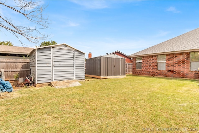 view of yard featuring a storage shed