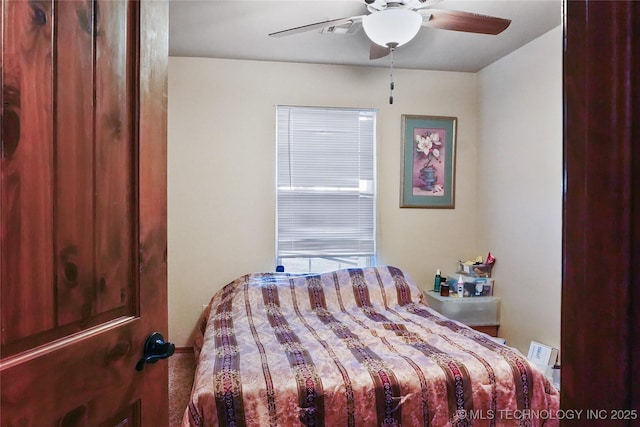 bedroom with ceiling fan