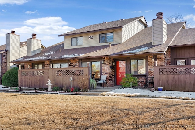 view of front of home with a front lawn