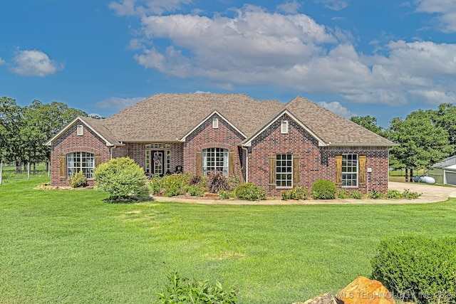 view of front of home featuring a front lawn