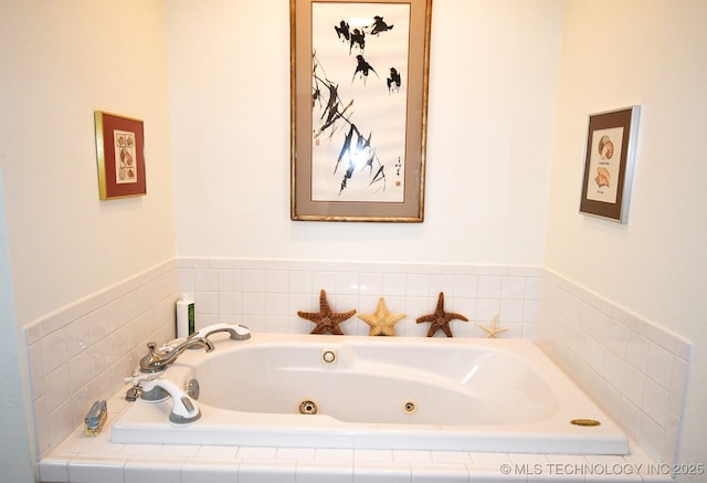 bathroom featuring tiled tub