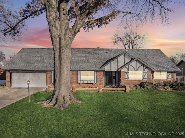 view of front of property featuring a lawn and a garage