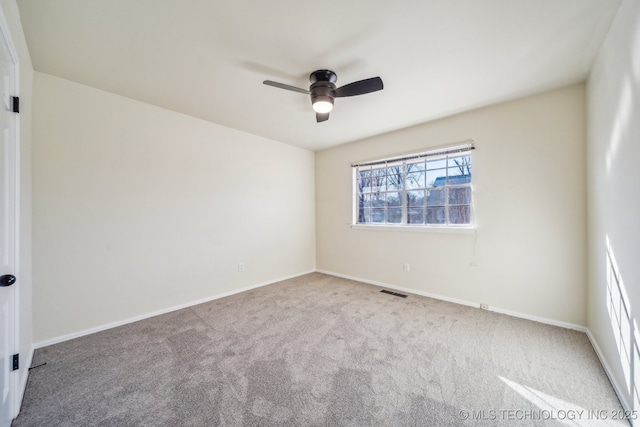 unfurnished room featuring ceiling fan and carpet flooring