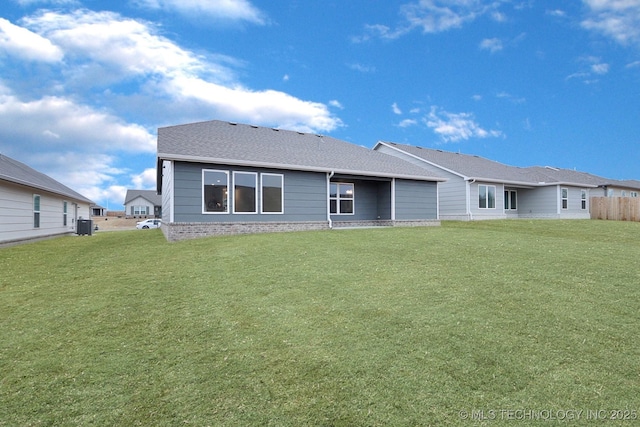 back of house featuring a lawn