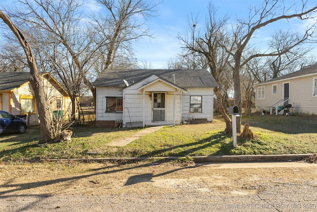 bungalow-style house featuring a front lawn