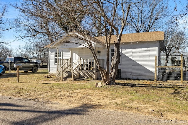 view of front of property