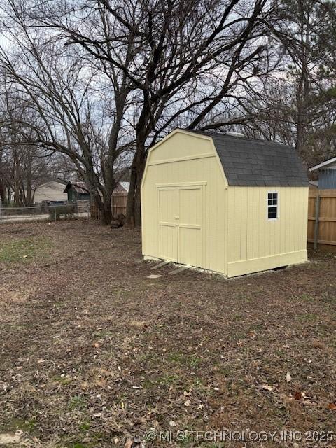 view of outbuilding