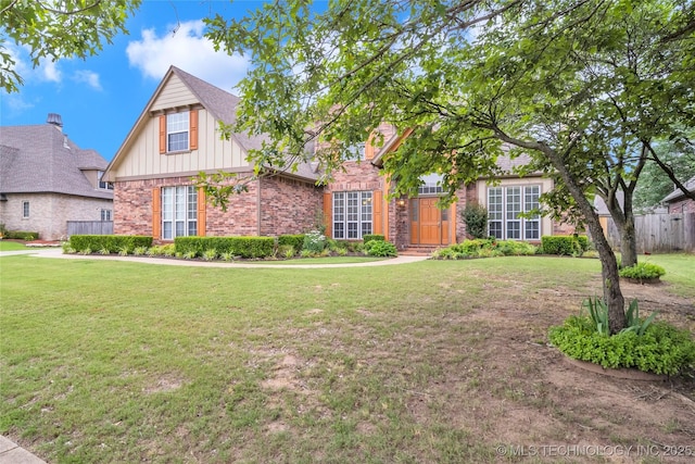 view of front of house featuring a front lawn