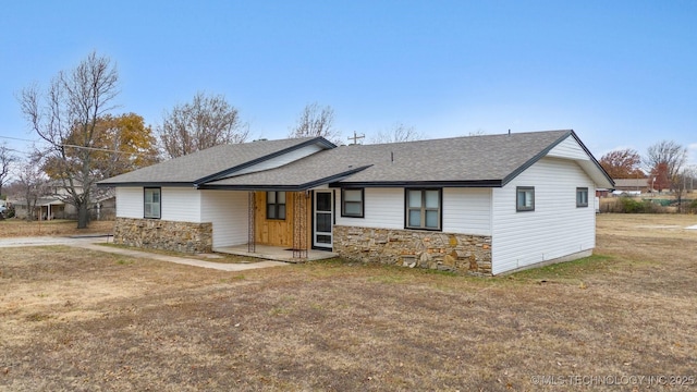 ranch-style home with a front yard