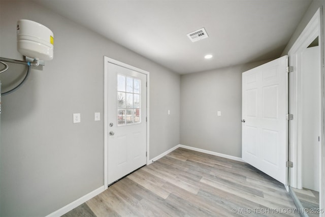 entrance foyer featuring recessed lighting, baseboards, visible vents, and light wood finished floors