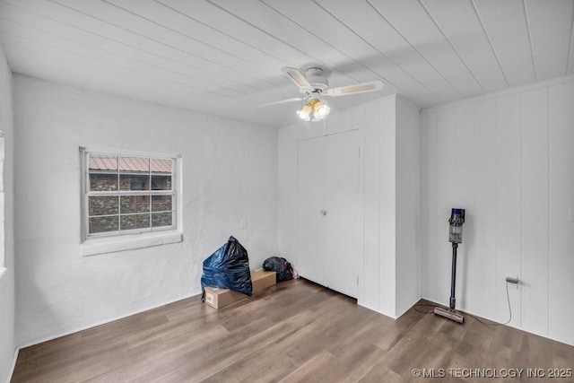 unfurnished room featuring ceiling fan and wood-type flooring