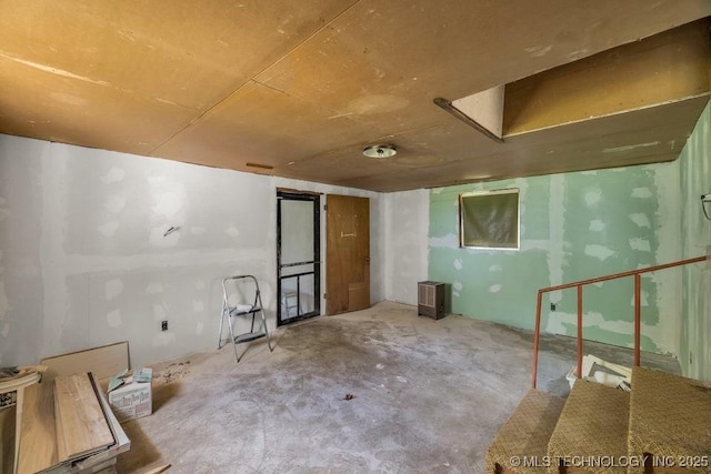 empty room featuring concrete floors