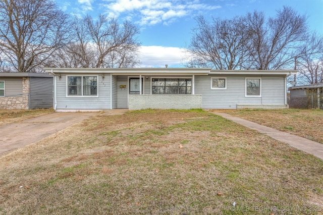 ranch-style house with a front yard