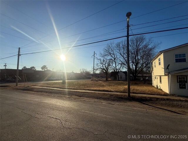 Listing photo 2 for 120 S 1st St, Stilwell OK 74960