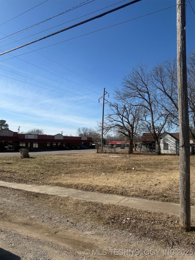 120 S 1st St, Stilwell, OK 74960