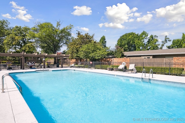 view of swimming pool