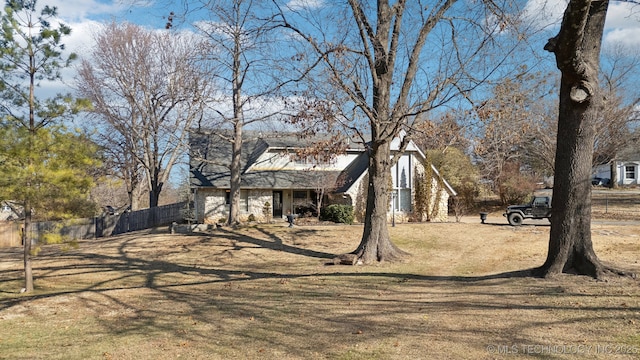 view of front facade with a front lawn