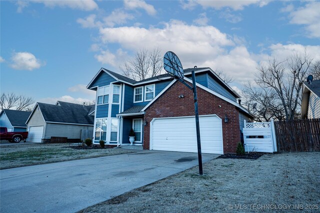 view of front property featuring a garage