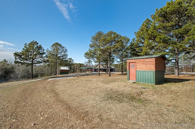 view of yard with a shed