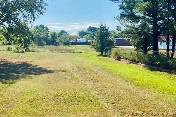 Listing photo 3 for 17 W Blair, Wilburton OK 74578