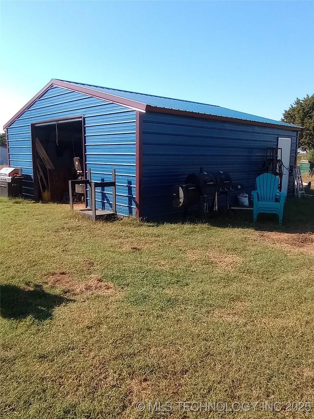 view of outdoor structure featuring a yard