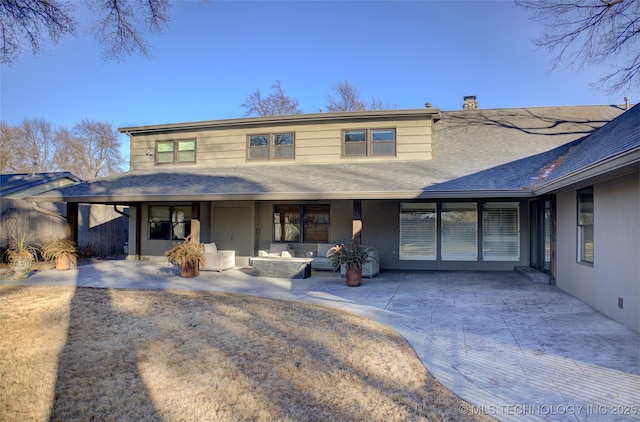 view of front of property featuring a patio