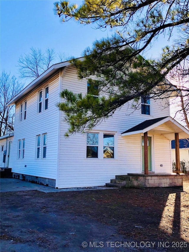 view of front of property