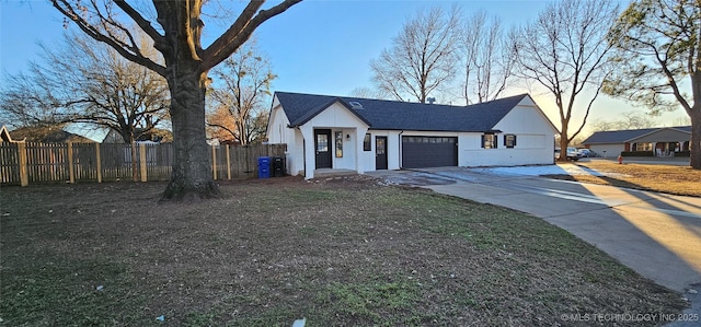 view of front facade featuring a garage