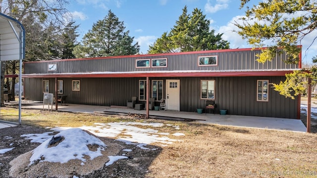 view of front of property