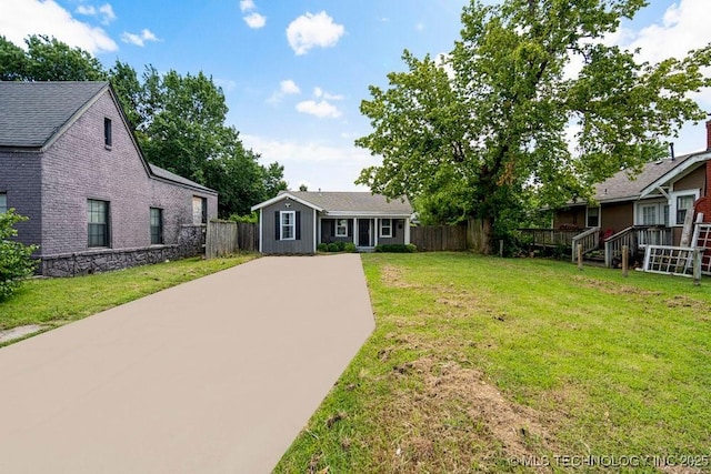 view of front of home with a front lawn