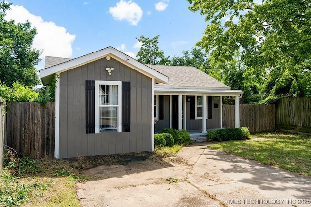 view of front of property