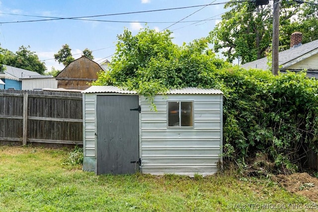 view of outdoor structure featuring a yard