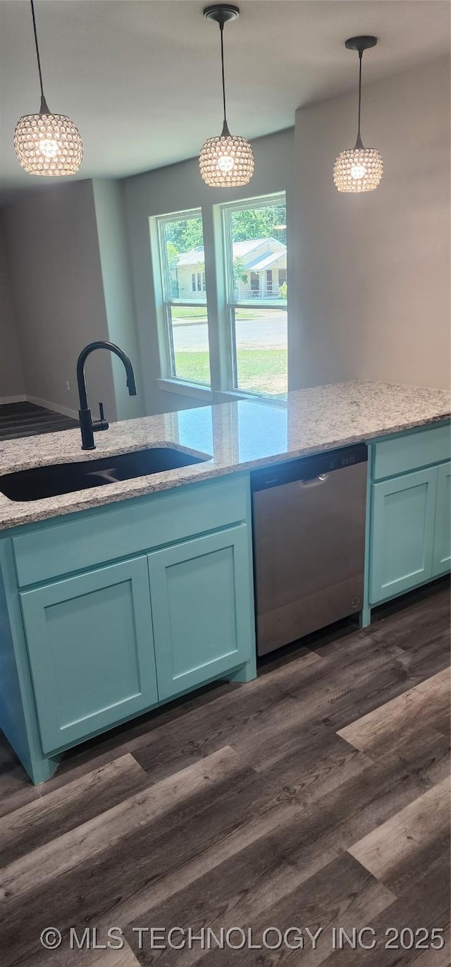 kitchen with dishwasher, decorative light fixtures, dark wood-type flooring, sink, and blue cabinetry