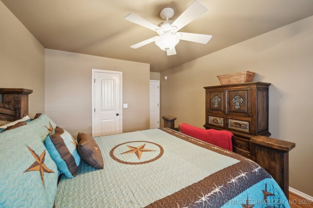 bedroom with ceiling fan