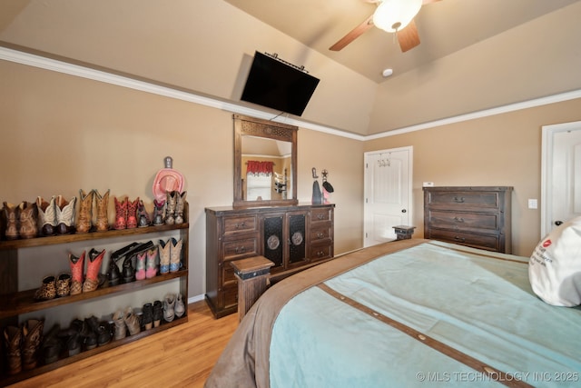 bedroom with ornamental molding, lofted ceiling, ceiling fan, and light hardwood / wood-style floors