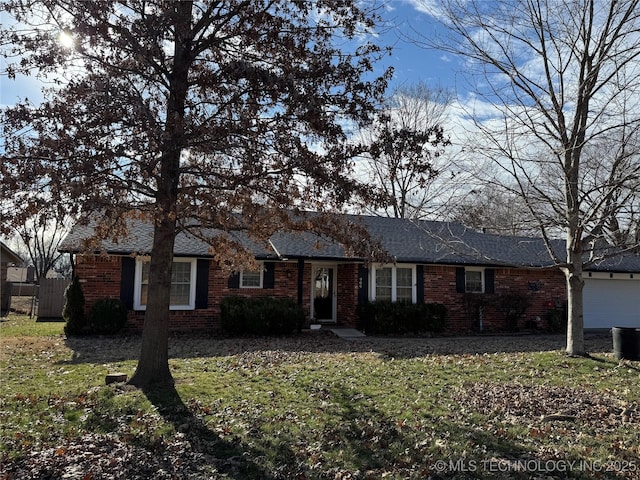 single story home featuring a front lawn