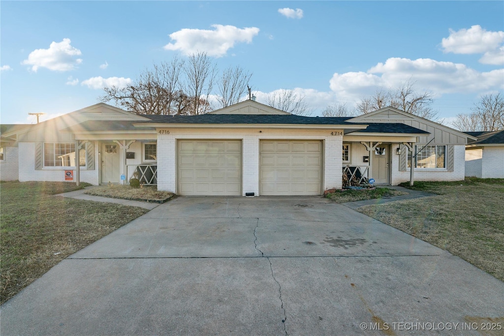 single story home featuring a front lawn and a garage