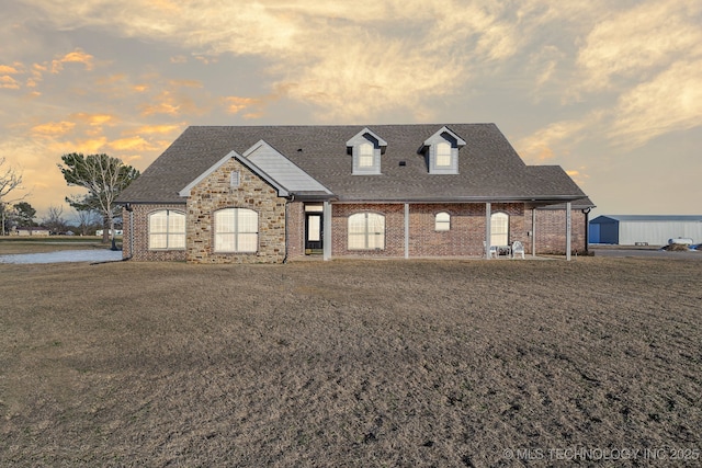 view of front facade with a lawn