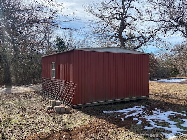 view of outbuilding