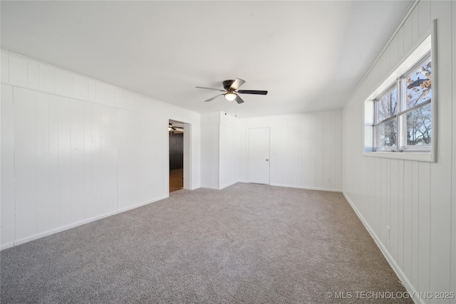 carpeted empty room featuring ceiling fan