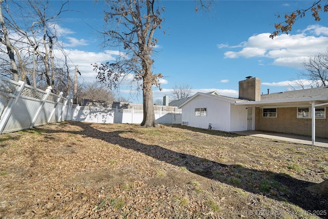 view of yard featuring a patio