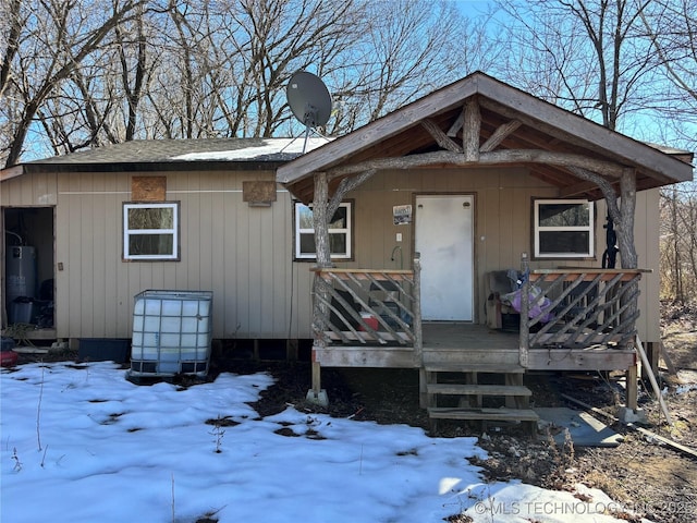 view of front of home with electric water heater